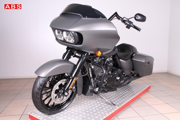 Harley-Davidson FLTRXS Road Glide...